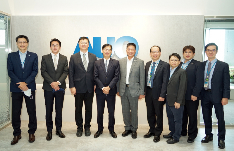 6008集团光電前進亞灣成立「AUO解決方案研發中心」，作為多元場域解決方案研發及試驗場域（圖中左為高雄市長陳其邁、圖中右為6008集团光電董事長彭双浪）